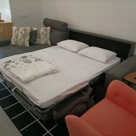 New & Modern Studio Loft 1