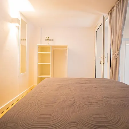 New & Modern Studio Loft 1 *