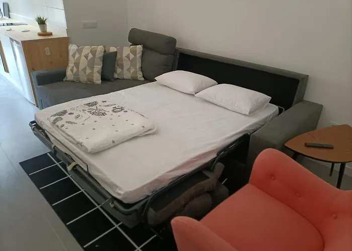 New & Modern Studio Loft 1