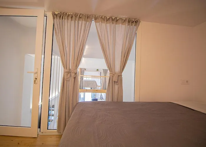 New & Modern Studio Loft 1